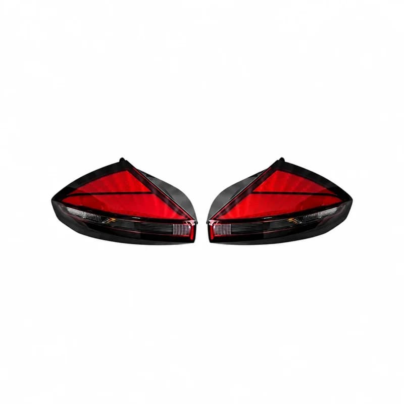 چراغ خطر عقب چپ روی گلگیر ام وی ام X33 کراس